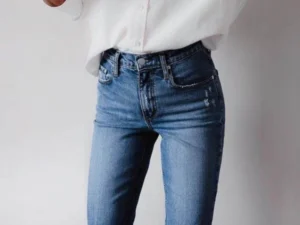 Cómo Combinar una Blusa Blanca con Jeans